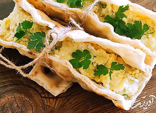 خوراکی شاهانه و کم‌خرج همراه با ترشی و گلپر